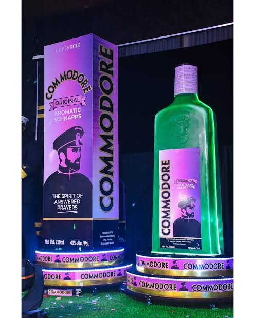 COMMODORE AROMATIC SCHNAPPS